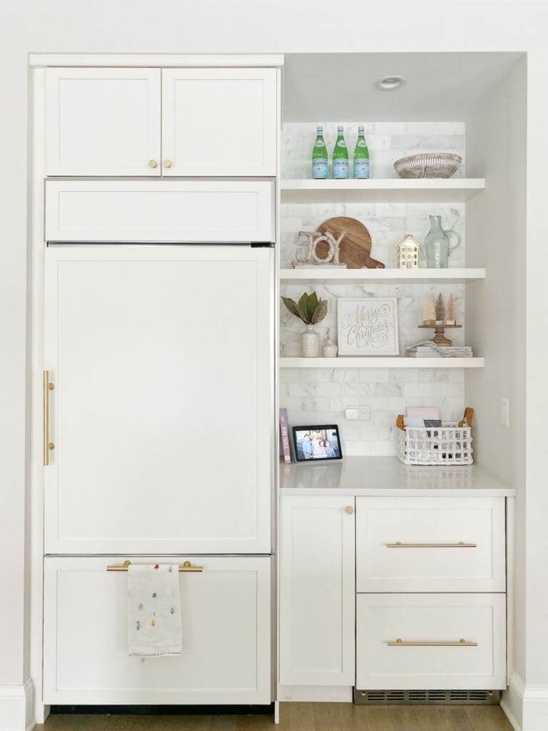 Kitchen open shelves