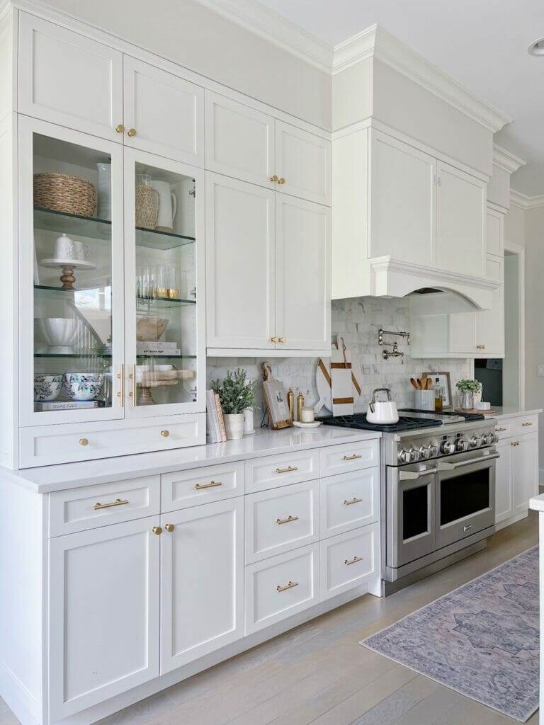 Caesarstone Frosty Carrina Quartz Countertop in kitchen