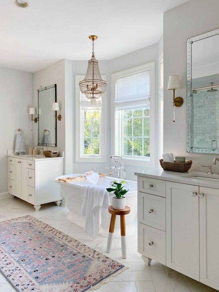 Ideas for Decorating a Bathroom on a Budget